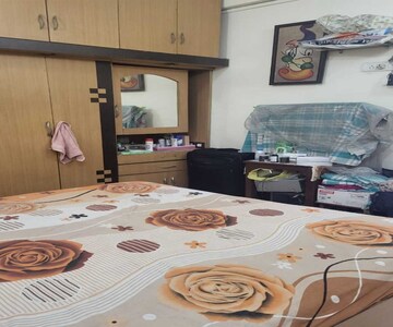 Team Area in 2 BHK Apartment at Dadar East – for Rent