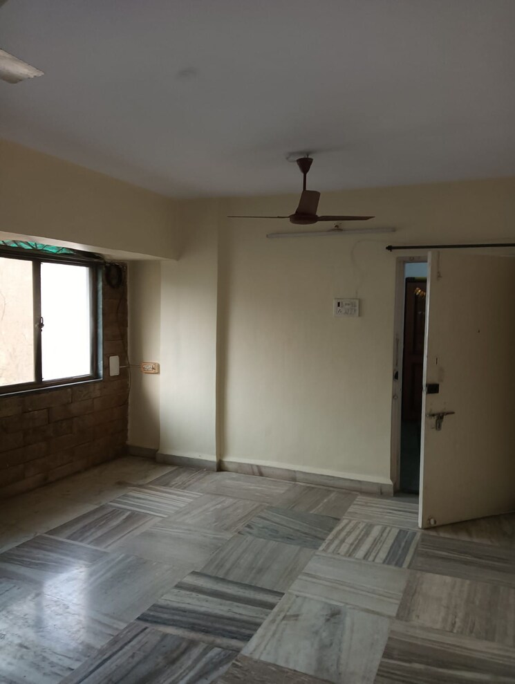 Room, himgiri-lokupvan-phase-ii-chs-ltd 2 Bedroom 700 Sq.Ft. Apartment In Vasant Vihar Thane 8237825