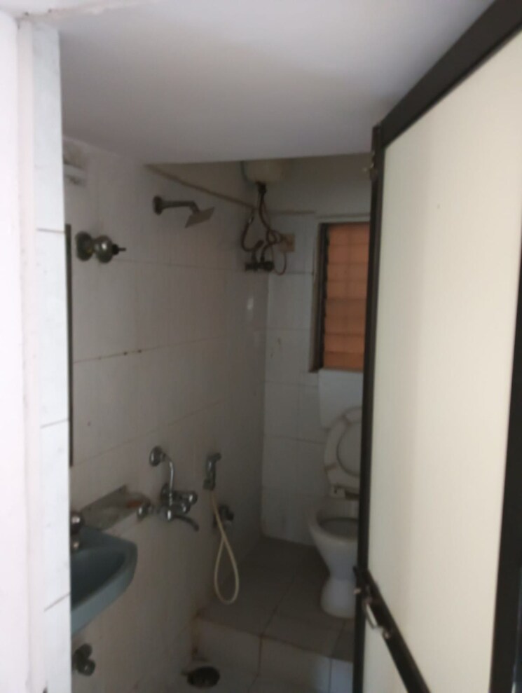 Bathroom, happy-valley 2 Bedroom 1050 Sq.Ft. Apartment In Manpada Thane 8237914