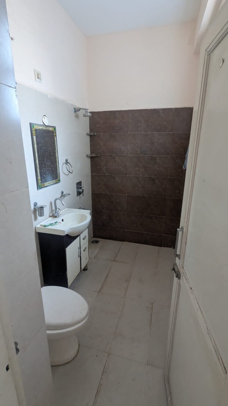 Bathroom, penta-homes 2 Bedroom 1300 Sq.Ft. Apartment In Vip Road Zirakpur 8238031