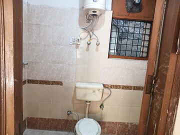 Bathroom in 2 BHK Builder Floor at Ardee City, Sector 52 – for Rent