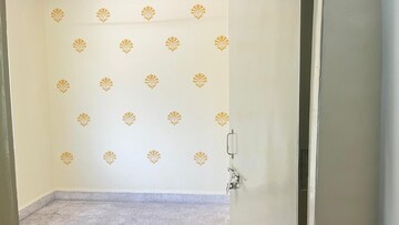 Room in 1 BHK Apartment at Kurla West – for Rent