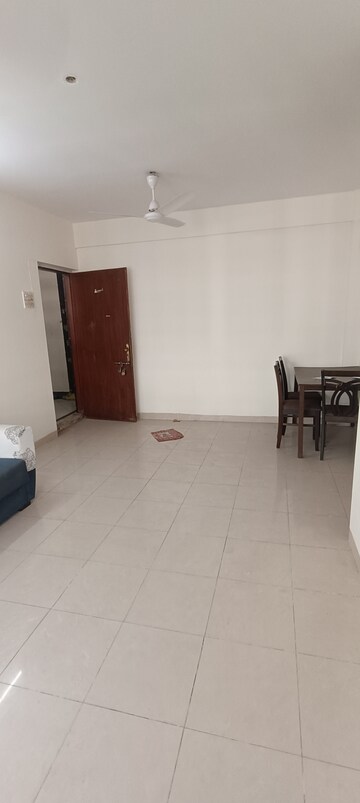Room in 2 BHK Apartment at Lokhandwala Township Kandivali – for Rent