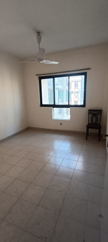 Room in 2 BHK Apartment at Lokhandwala Township Kandivali – for Rent
