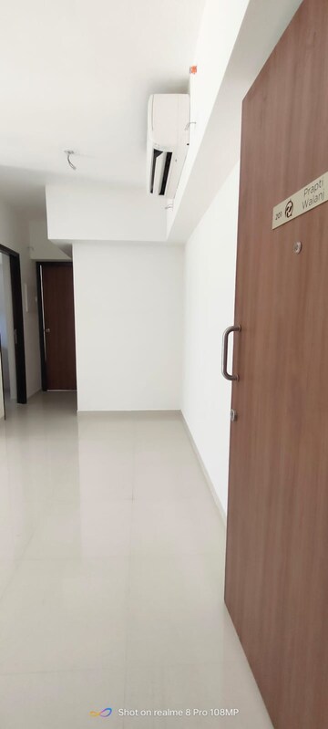 Room in 1 BHK Apartment at Lodha Amara, Kolshet Road – for Rent