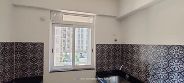 Room in 1 BHK Apartment at Lodha Amara, Kolshet Road – for Rent