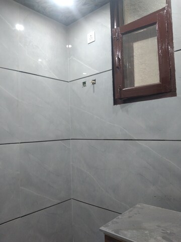 Room in 2 BHK Builder Floor at Niti Khand – for Sale