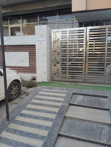 Room in  Pg at Sector 116 – for Rent