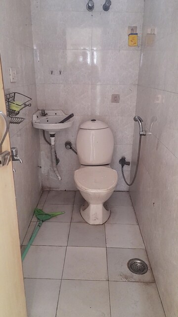 Bathroom in 1.5 BHK Apartment at Mayur Vihar Phase 1 – for Rent