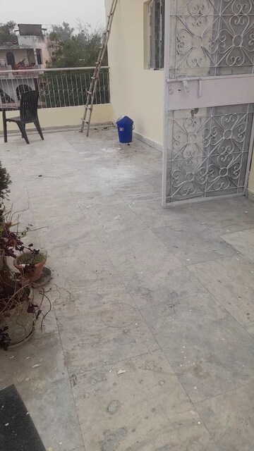 Terrace in 1.5 BHK Apartment at Mayur Vihar Phase 1 – for Rent