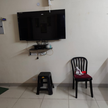 Team Area in 2 BHK Apartment at Indosam75, Sector 75 – for Rent