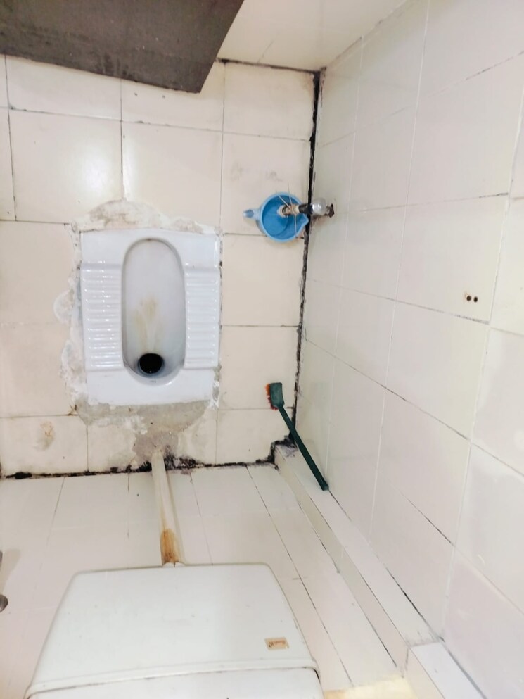 Bathroom, molarband 1 Bedroom 516 Sq.Ft. Apartment In Molarband Delhi 8238778