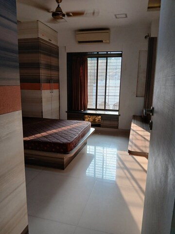 Room in 4 BHK Apartment at Regal Apartment, Santacruz West – for Rent
