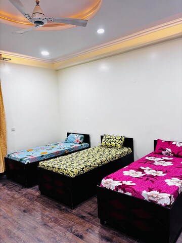 Pg For Boys & Girls in Sector 60 Noida  8238951