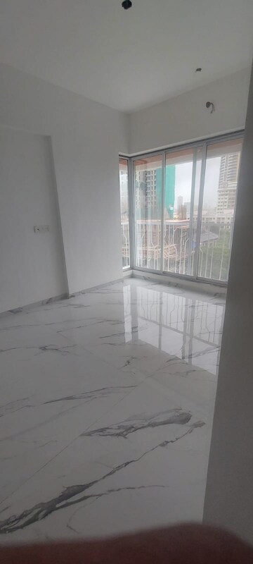 Room in 3 BHK Apartment at DPS Greens, Kandivali East – for Sale