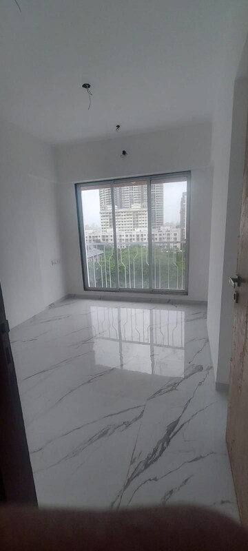 Room in 3 BHK Apartment at DPS Greens, Kandivali East – for Sale
