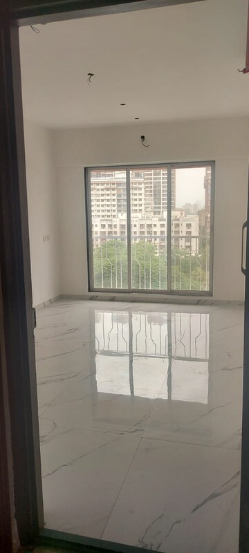 Room in 3 BHK Apartment at DPS Greens, Kandivali East – for Sale