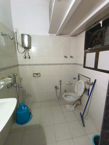 Bathroom in 1 RK Apartment at Churchgate – for Rent