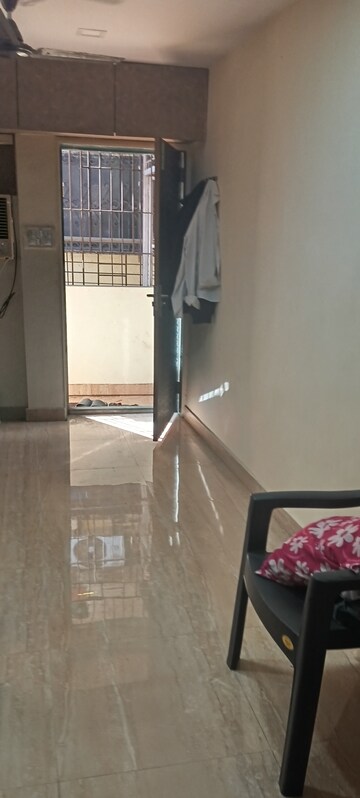 Furnished Amenities in 1 RK Apartment at Lic Colony – for Rent