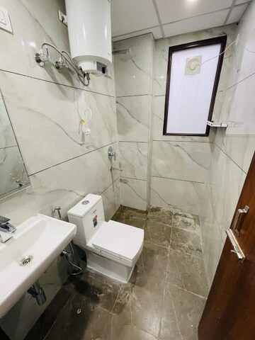 Bathroom in 1 RK Builder Floor at Sector 52 – for Rent