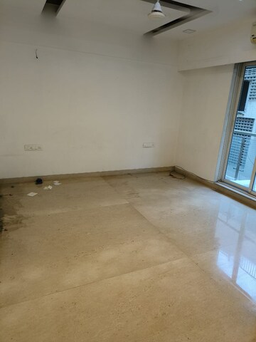 Room in 4 BHK Apartment at Kakad Enclave, Khar West – for Sale