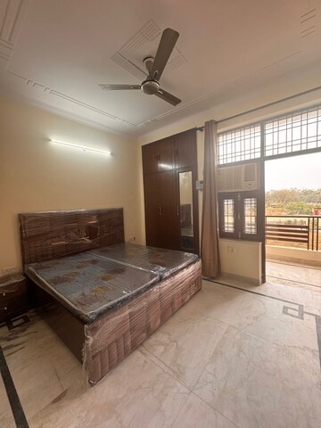 Bedroom in 2 BHK Builder Floor at Sector 52 – for Rent