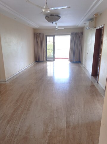Room in 3 BHK Apartment at Emporis Apartment, Bandra West – for Rent