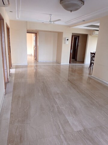 Room in 3 BHK Apartment at Emporis Apartment, Bandra West – for Rent