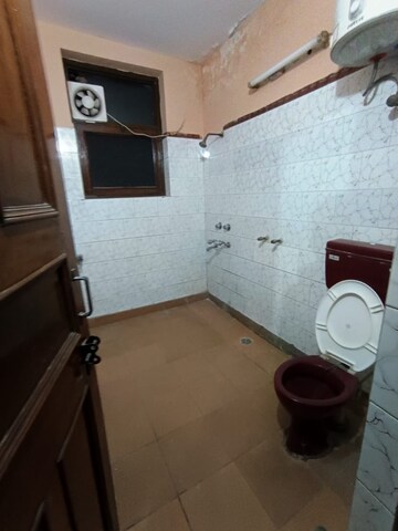 Master Bedroom in 3 BHK Builder Floor at Sector 5 – for Rent