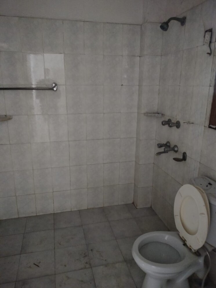 Bathroom, eldeco-green-meadows 2.5 Bedroom 1515 Sq.Ft. Apartment In Pi Greater Noida Greater Noida 8239033