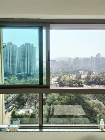 Room in 2 BHK Apartment at Kalpataru Immensa, Kolshet Road – for Sale