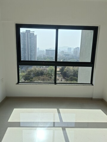 Room in 2 BHK Apartment at Kalpataru Immensa, Kolshet Road – for Sale