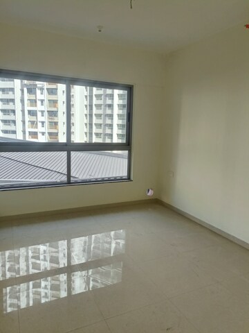 Room in 2 BHK Apartment at Kalpataru Immensa, Kolshet Road – for Sale
