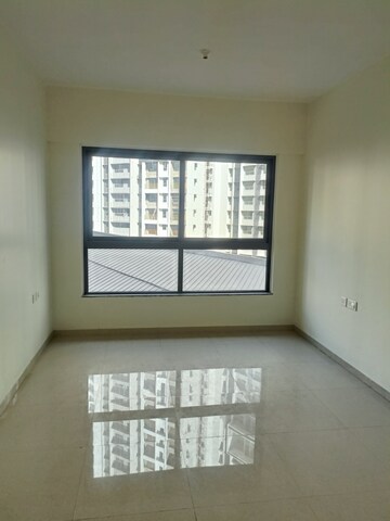 Room in 2 BHK Apartment at Kalpataru Immensa, Kolshet Road – for Sale