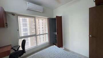 Room in 2 BHK Apartment at Lodha Amara, Kolshet Road – for Rent