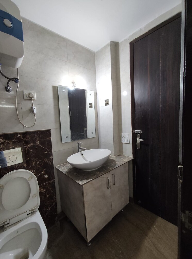 Bathroom, vasant kunj 1 Bedroom 700 Sq.Ft. Apartment In Vasant Kunj Delhi 8239142