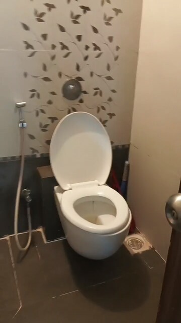 Master Bedroom in 2 BHK Apartment at HDIL Metropolis Residences, Andheri West – for Rent