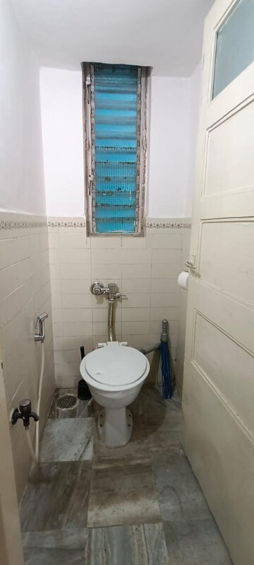 Bathroom in 1 BHK Apartment at Andheri West – for Rent