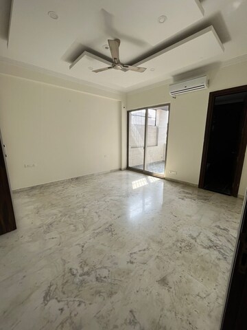 Room in 5 BHK Builder Floor at Huda CGHS, Sector 56 – for Rent