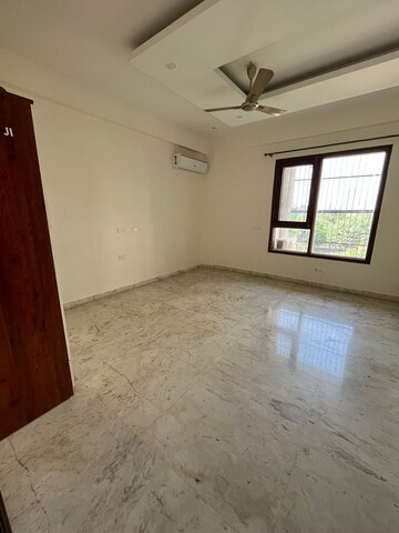 Room in 5 BHK Builder Floor at Huda CGHS, Sector 56 – for Rent
