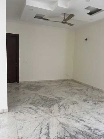 Room in 5 BHK Builder Floor at Huda CGHS, Sector 56 – for Rent