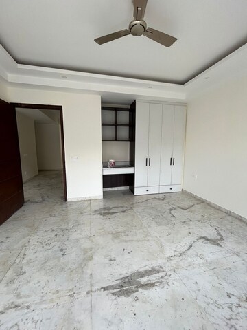 Room in 5 BHK Builder Floor at Huda CGHS, Sector 56 – for Rent