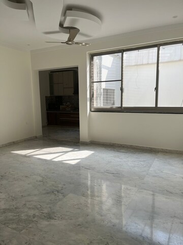 Room in 5 BHK Builder Floor at Huda CGHS, Sector 56 – for Rent