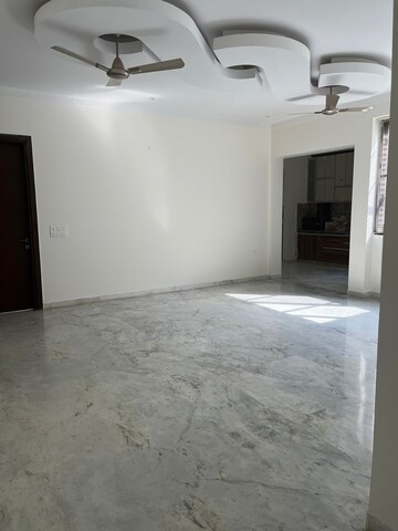 Room in 5 BHK Builder Floor at Huda CGHS, Sector 56 – for Rent