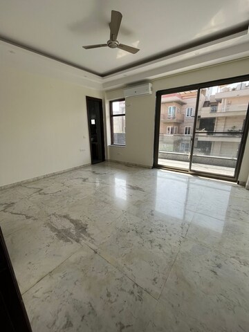 Room in 5 BHK Builder Floor at Huda CGHS, Sector 56 – for Rent
