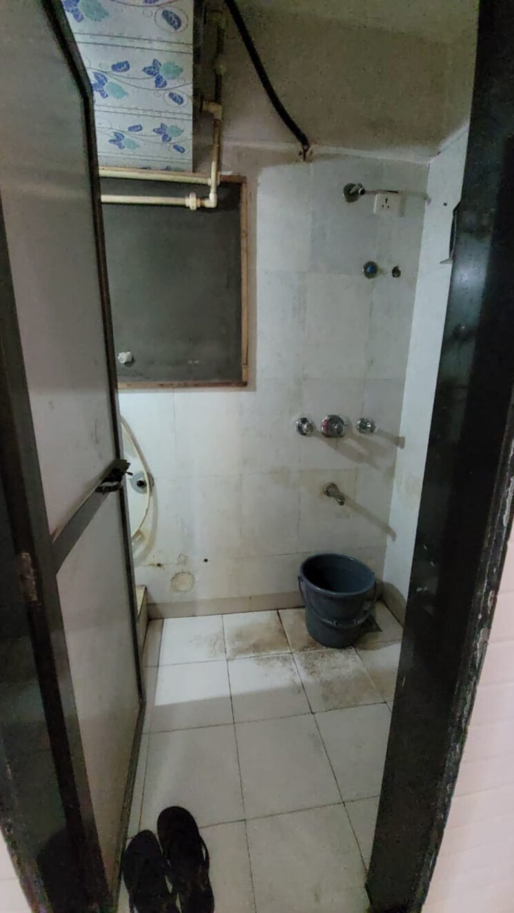 Bathroom, evershine-pine-chs 2 Bedroom 920 Sq.Ft. Apartment In Mira Road Thane 8239215