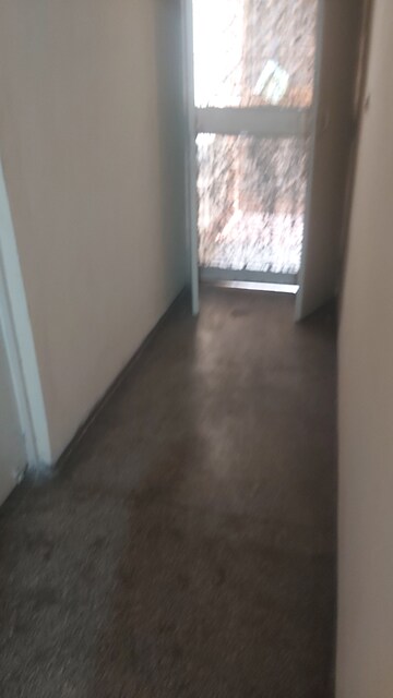 Room in 2.5 BHK Apartment at Mayur Vihar – for Rent