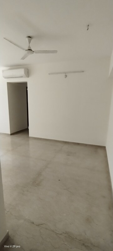 Room in 2.5 BHK Apartment at Lodha Splendora, Ghodbunder Road – for Rent
