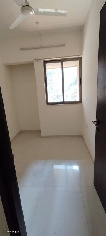 Room in 2.5 BHK Apartment at Lodha Splendora, Ghodbunder Road – for Rent