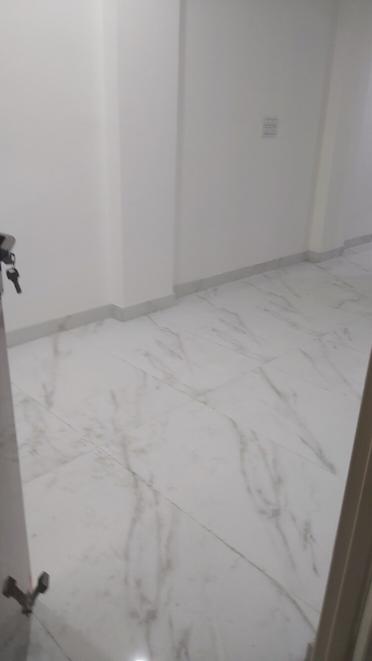 Room, mayur vihar 3.5 Bedroom 1050 Sq.Ft. Builder Floor In Mayur Vihar Delhi 8239221